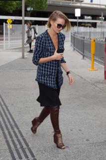 Lara Bingle feet photo 1