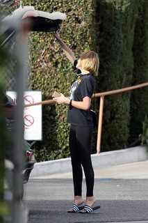 Lara Bingle feet photo 11
