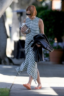 Lara Bingle feet photo 2