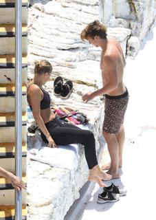 Lara Bingle feet photo 2