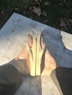 Lara Bingle feet photo 6