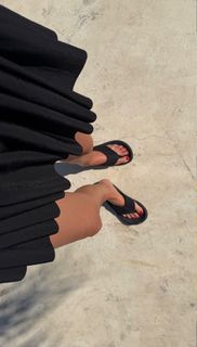 Lara Bingle feet photo 3