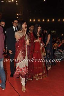 Lara Dutta feet photo thumbnail