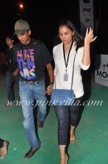 Lara Dutta feet photo thumbnail