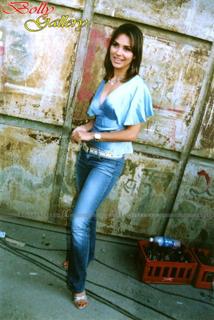 Lara Dutta feet photo thumbnail