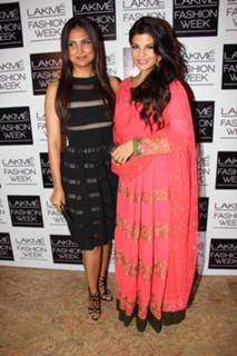 Lara Dutta feet photo thumbnail