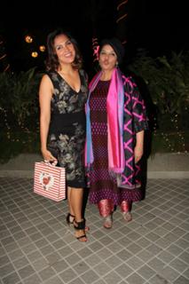 Lara Dutta feet photo thumbnail