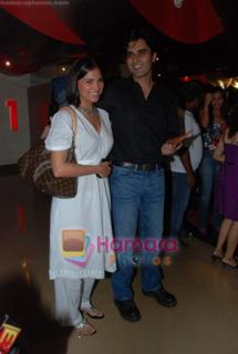 Lara Dutta feet photo thumbnail