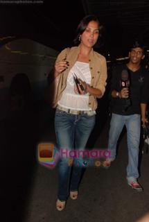 Lara Dutta feet photo thumbnail