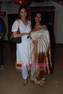 Lara Dutta feet photo thumbnail