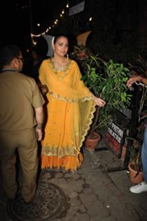 Lara Dutta feet photo thumbnail