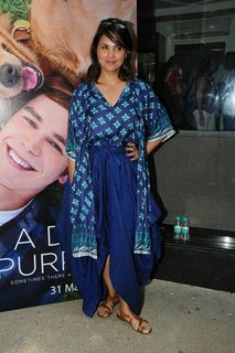 Lara Dutta feet photo thumbnail