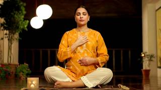 Lara Dutta feet photo thumbnail