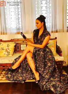 Lara Dutta feet photo thumbnail