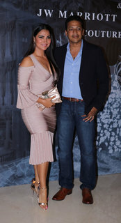 Lara Dutta feet photo thumbnail