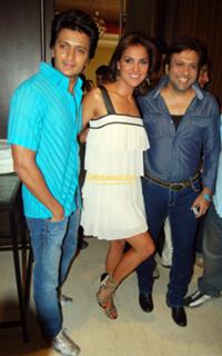 Lara Dutta feet photo thumbnail