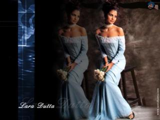 Lara Dutta feet photo thumbnail