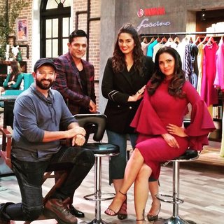 Lara Dutta feet photo thumbnail