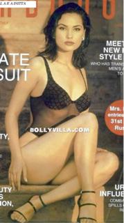 Lara Dutta feet photo thumbnail