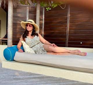 Lara Dutta feet photo thumbnail