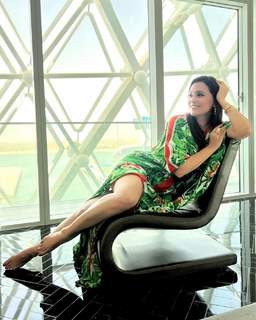 Lara Dutta feet photo thumbnail