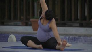 Lara Dutta feet photo thumbnail