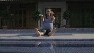 Lara Dutta feet photo thumbnail