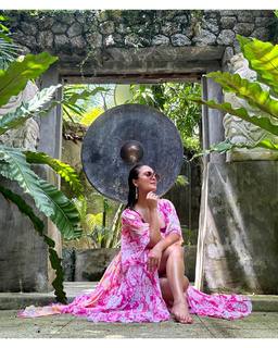 Lara Dutta feet photo thumbnail