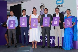 Lara Dutta feet photo thumbnail