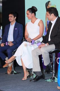 Lara Dutta feet photo thumbnail