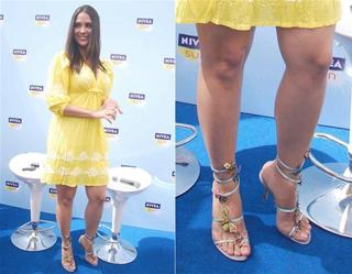 Lara Dutta feet photo thumbnail