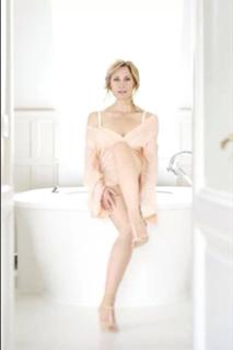 Lara Fabian feet photo 8