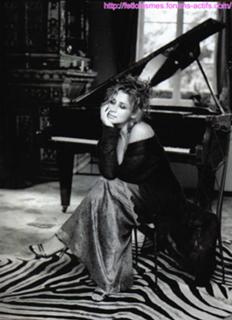 Lara Fabian feet photo 10