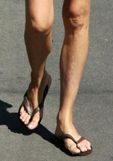 Lara Flynn Boyle feet photo thumbnail