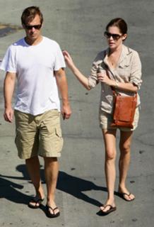 Lara Flynn Boyle feet photo thumbnail