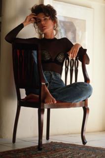 Lara Flynn Boyle feet photo thumbnail