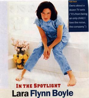 Lara Flynn Boyle feet photo thumbnail