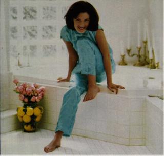 Lara Flynn Boyle feet photo thumbnail