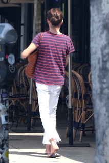 Lara Flynn Boyle feet photo thumbnail