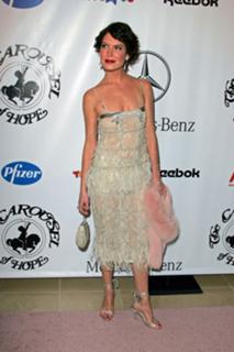 Lara Flynn Boyle feet photo thumbnail