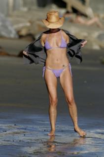 Lara Flynn Boyle feet photo thumbnail