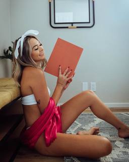 Lara Fraser feet photo 9