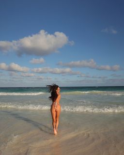 Lara Fraser feet photo 3