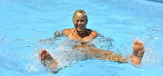 Lara Gut feet photo thumbnail