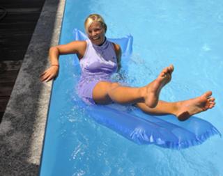 Lara Gut feet photo thumbnail