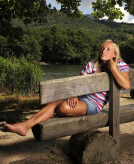 Lara Gut feet photo thumbnail