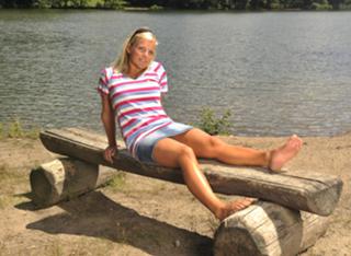 Lara Gut feet photo thumbnail