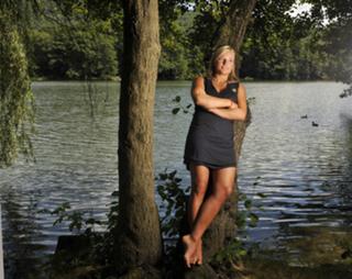 Lara Gut feet photo thumbnail