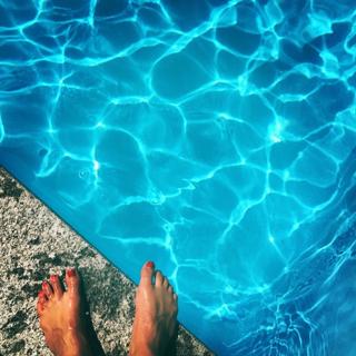 Lara Gut feet photo thumbnail