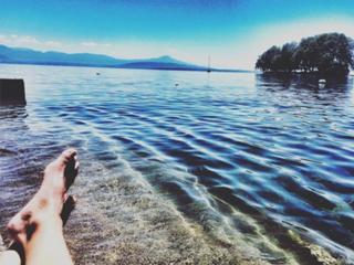 Lara Gut feet photo thumbnail
